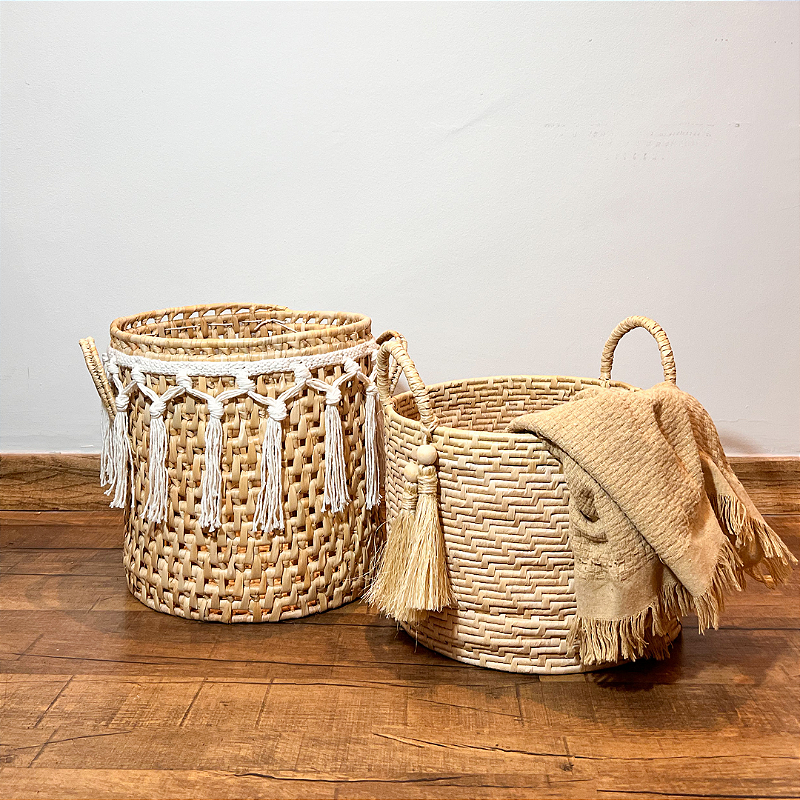 Cesto de Palha Trama Fechada e Pingente