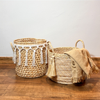 Cesto de Palha Trama Fechada e Pingente