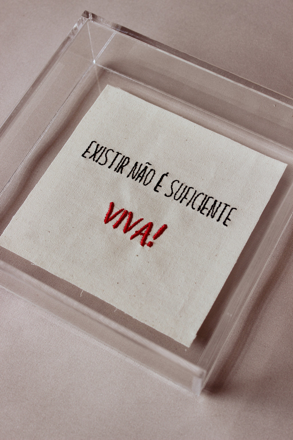 Quadro Acrílico Viva Bordado à mão