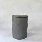 Pote com Tampa Liam em Cimento Grafite