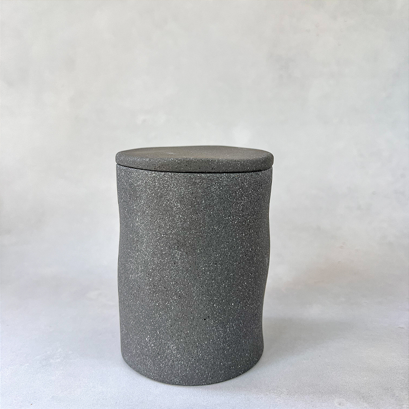 Pote com Tampa Liam em Cimento Grafite