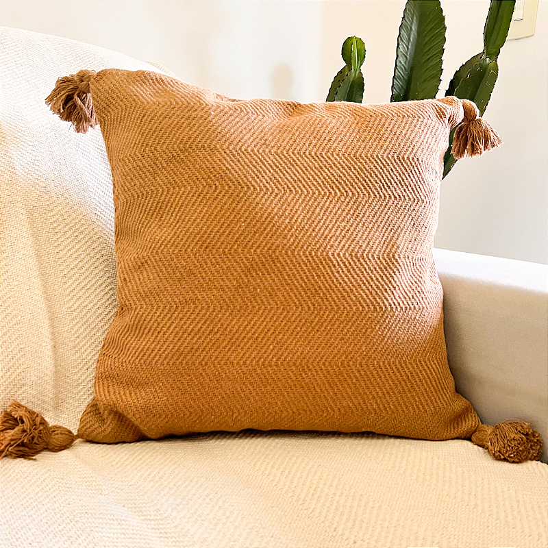 Capa de Almofada Artesanal Frade Marrom