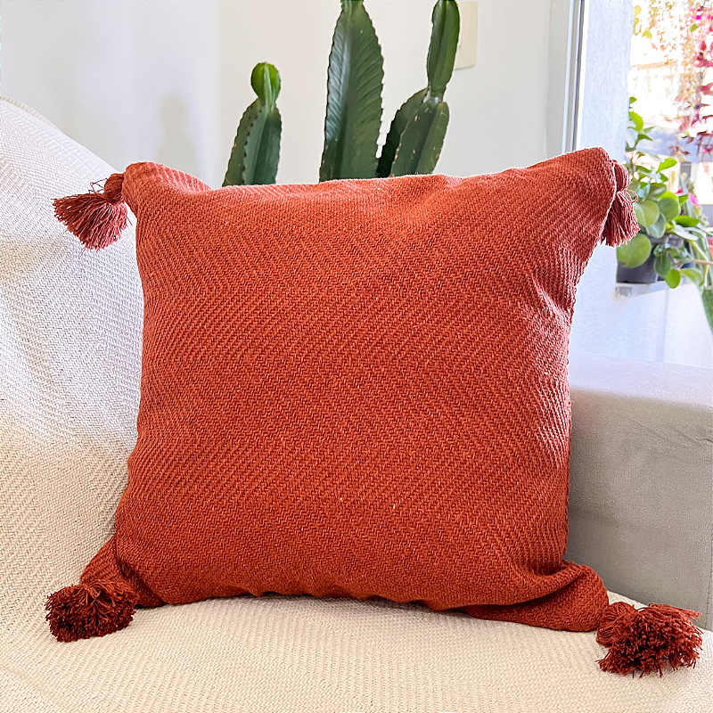 Capa de Almofada Artesanal Frade Terracota
