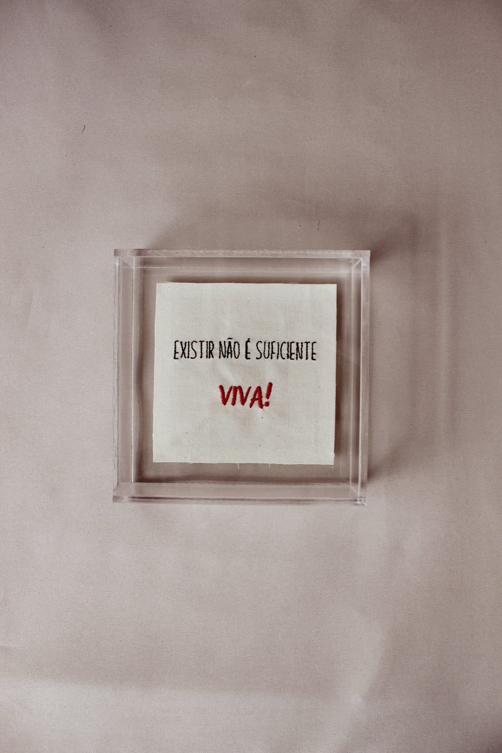 Quadro Acrílico Viva Bordado à mão