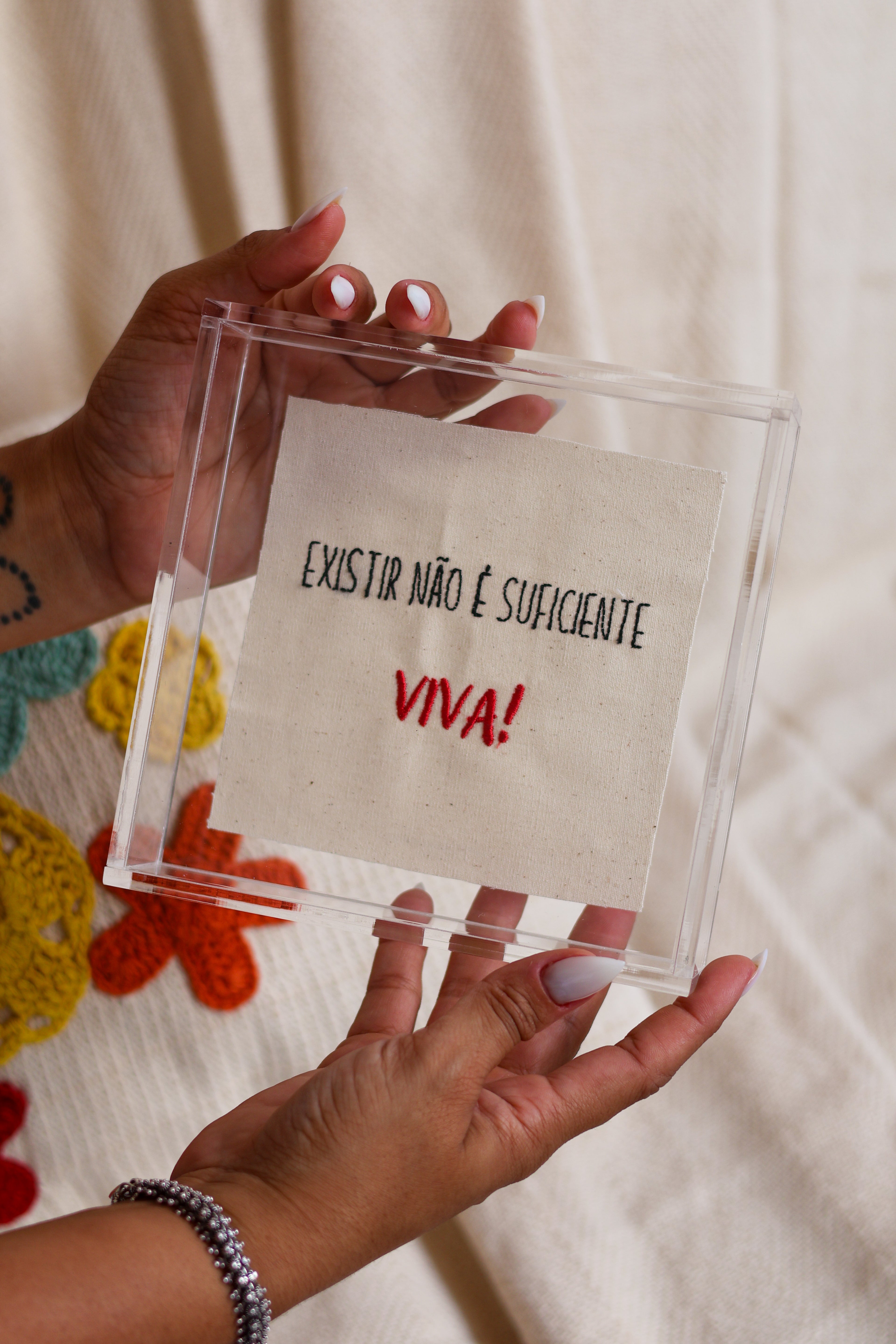 Quadro Acrílico Viva Bordado à mão