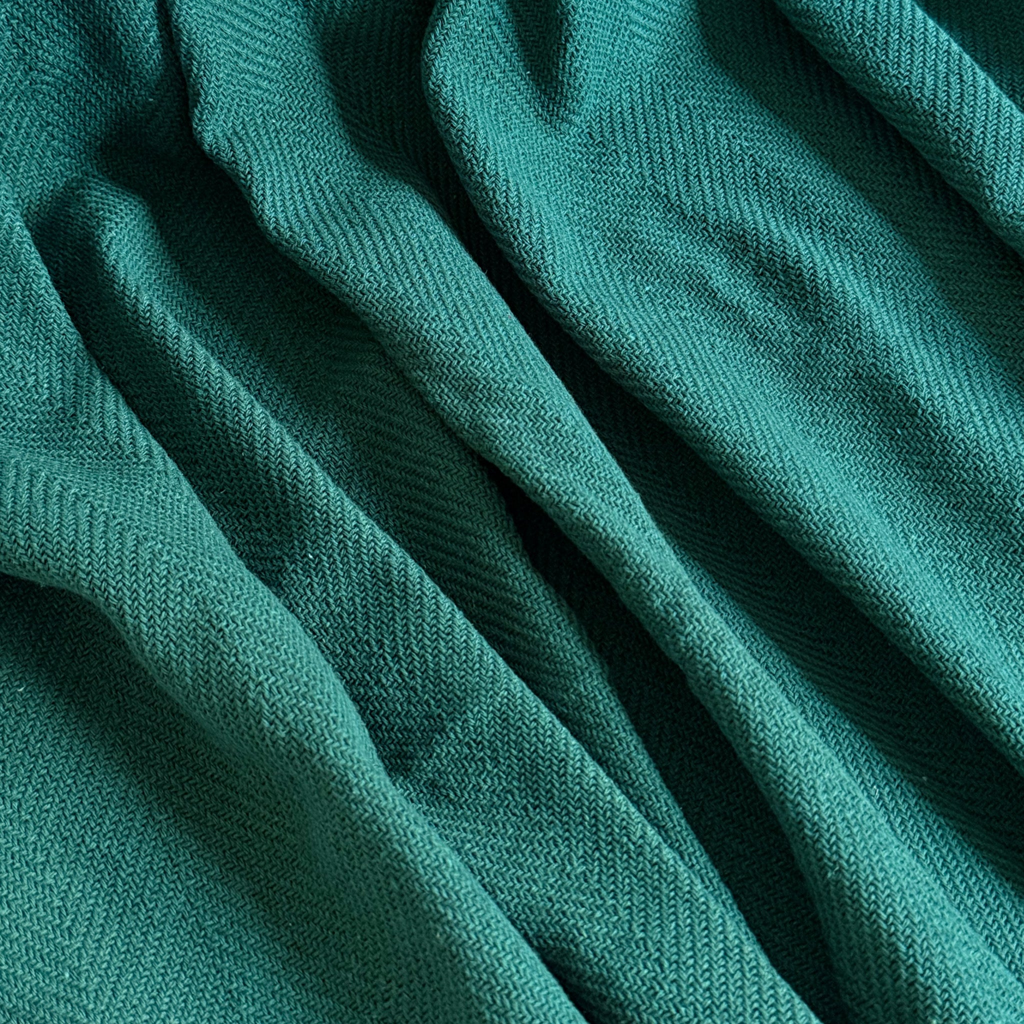 manta-decorativa-artesanal-verde-sofá