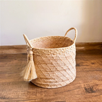 Cesto de Palha Trama Fechada e Pingente