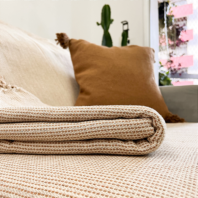 Manta Decorativa Artesanal Raso Caramelo 2,30 x 2,60